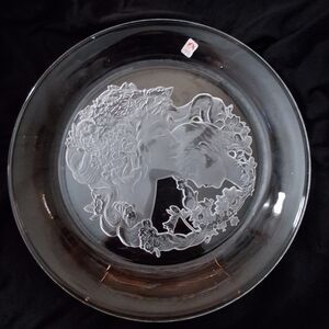 Artistic Glass Plate with Intricate Design